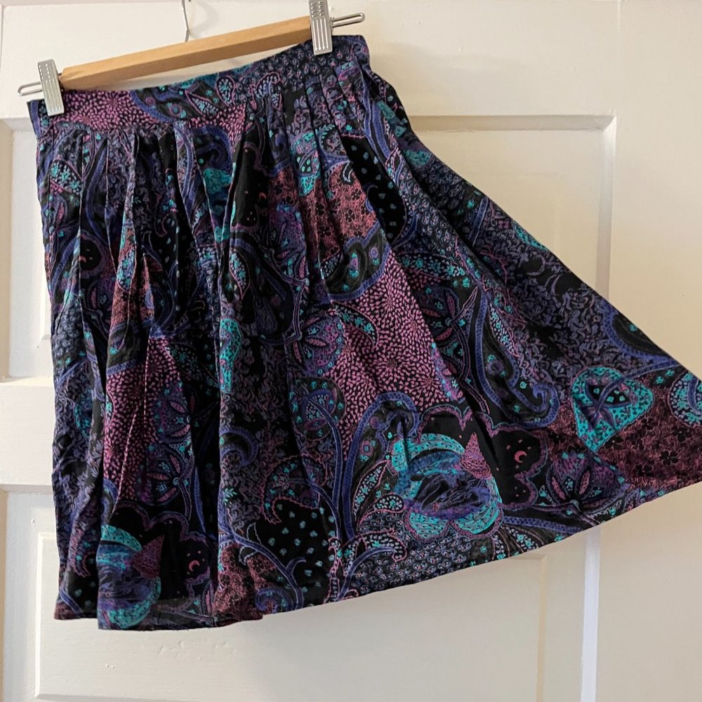 Purple, Black, and Green Paisley Vintage Skirt with Pockets - Size 2 - Rayon